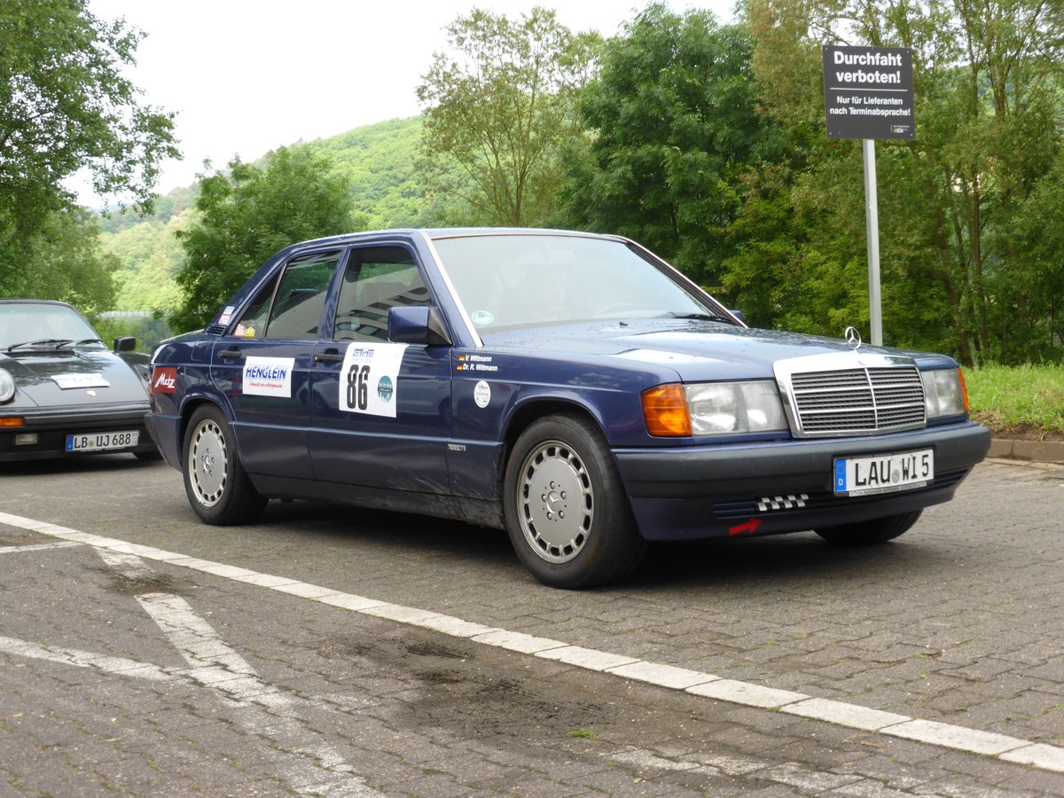 Mercedes-Benz 190 E 2.3 (Baujahr 1992) bei der Internationalen Saar-Lor-Lux Classique. Start zum zweiten Tag am 28.05.2016 in Trier.