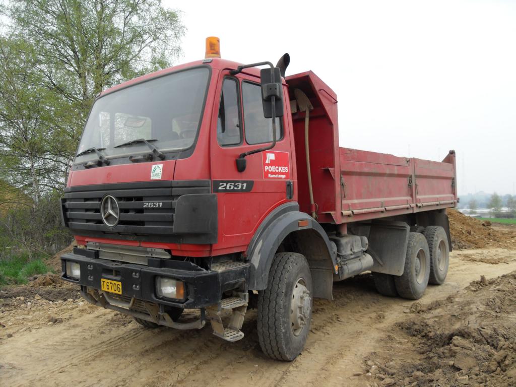 Mercedes-Benz 2631 eingesetzt bei Vorbereitungsarbeiten zum Bau der Umgehungsstraße von Junglinster (Lux.) am 12.04.2009