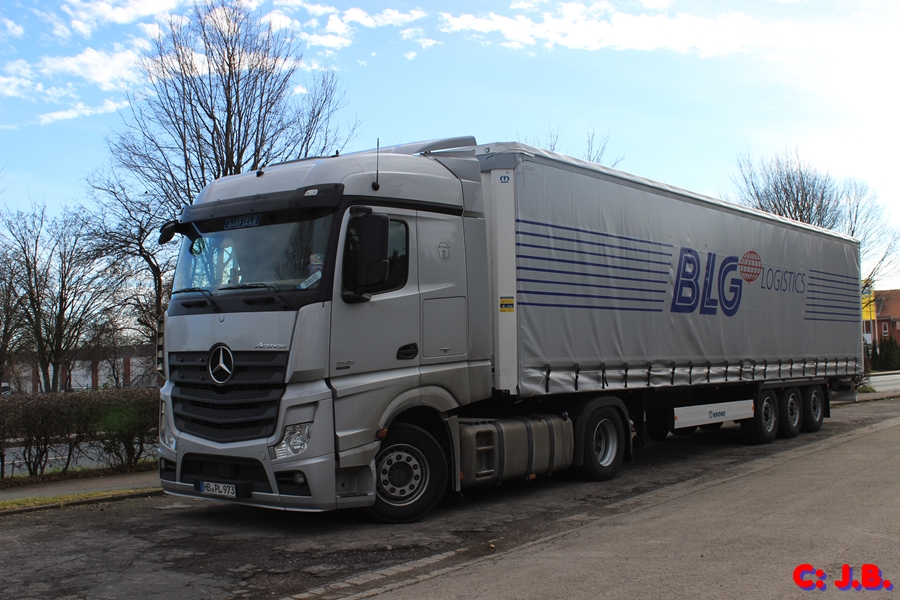 Mercedes Benz Actros 1845 mit Krone-Auflieger der Firma BLG-Logistigs.Aufgenommen am 11.01.2014 in Gerden am Schwimmbad.