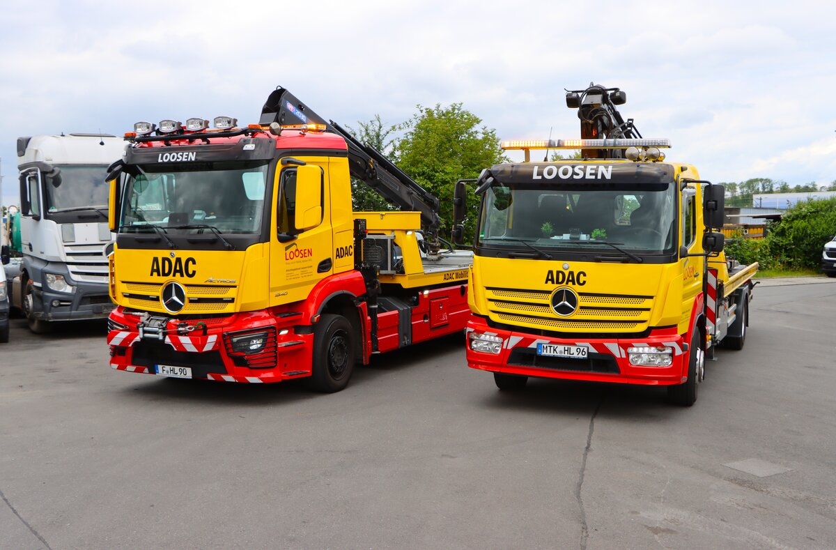 Mercedes Benz Actros 1940 mit Stuckart Aufbau und HMF Kran und Mercedes Benz Atego 1527 mit MKG Kran Abschleppdienst Loosen am 14.06.26 bei einen Fototermin. Danke f�r das tolle Shooting