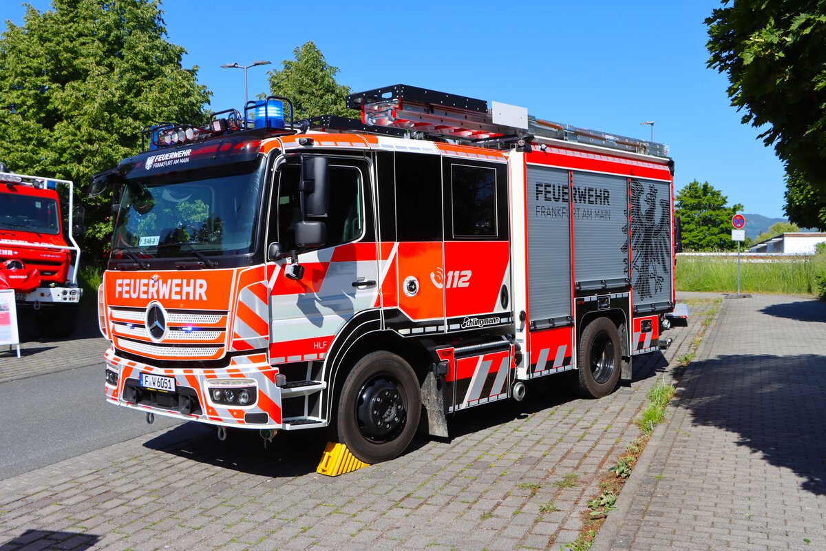 Mercedes Benz Atego 1530F Schlingmann Varus HLF20 Berufsfeuerwehr Frankfurt (Florian Frankfurt 5/46-9) am 23.05.26 in Oberursel Stierstadt bei einer Fahrzeugausstellung 
