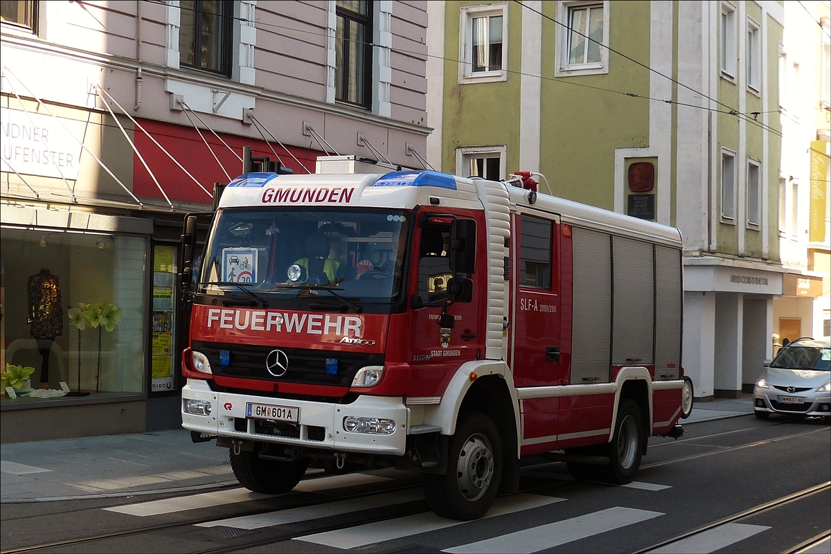 Mercedes Benz Atego 1628 Feuerwehrfahrzueg gesehen in den Straßen von Gmunden am 17.09.2018.