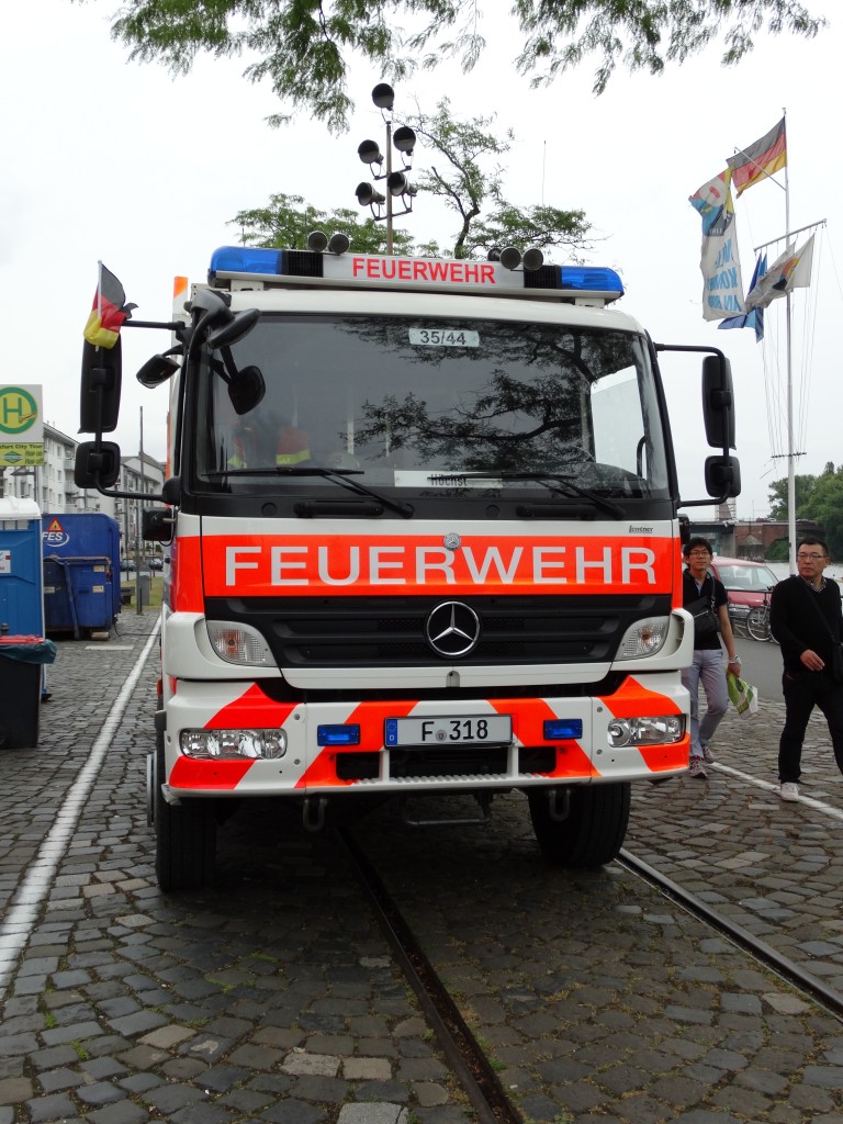 Mercedes Benz Atego HLF der FFW Höchst am 28.06.14 in Frankfurt am Main 