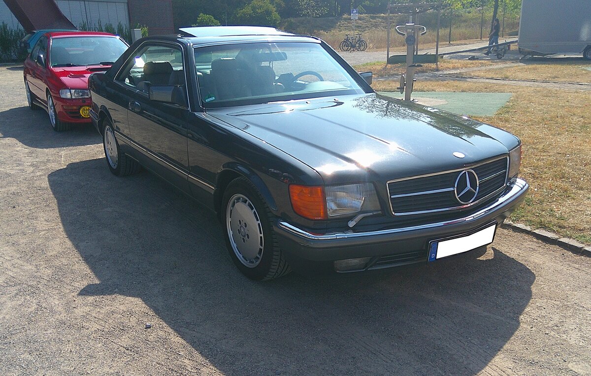 Mercedes Benz C126 560SEC. Zwischen 1985 und 1991 verlie�en 28.929 Coupes mit dieser Motorisierung die Fabrikhallen des Stuttgarter Herstellers. Der V8-Motor dieses Spitzenmodelles des SEC-Baureihe hat einen Hubraum von 5547 cm� und leistet 279 PS. Oldtimertreffen Nordstern Klassik in Gelsenkirchen am 16.08.2026.