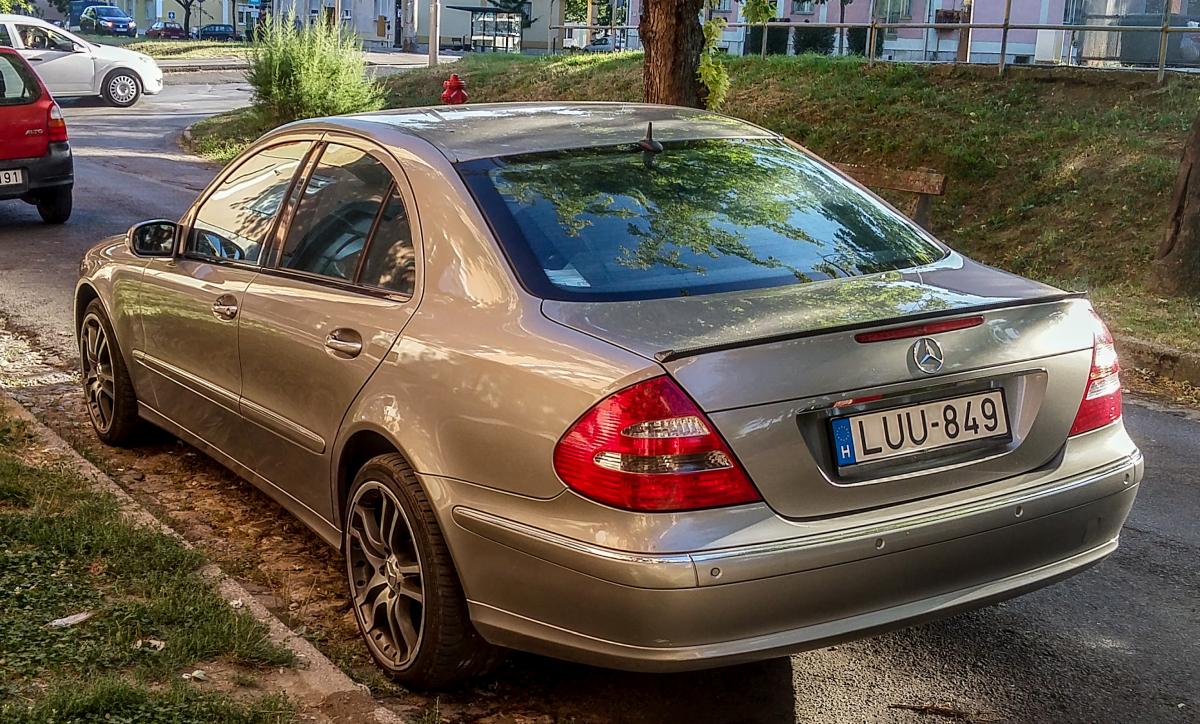 Mercedes-Benz E-Klasse, Rückansicht, gesehen in September, 2019, Pécs - Ungarn.