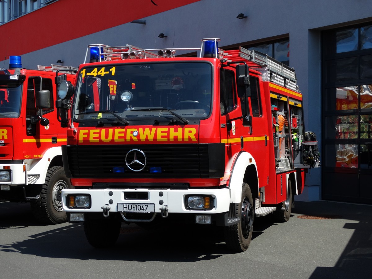 Mercedes Benz LF 16/12 (Florian Hanau 1-44-1) der Feuerwehr Hanau Mitte am 07.06.15 beim Tag der Offenen Tür