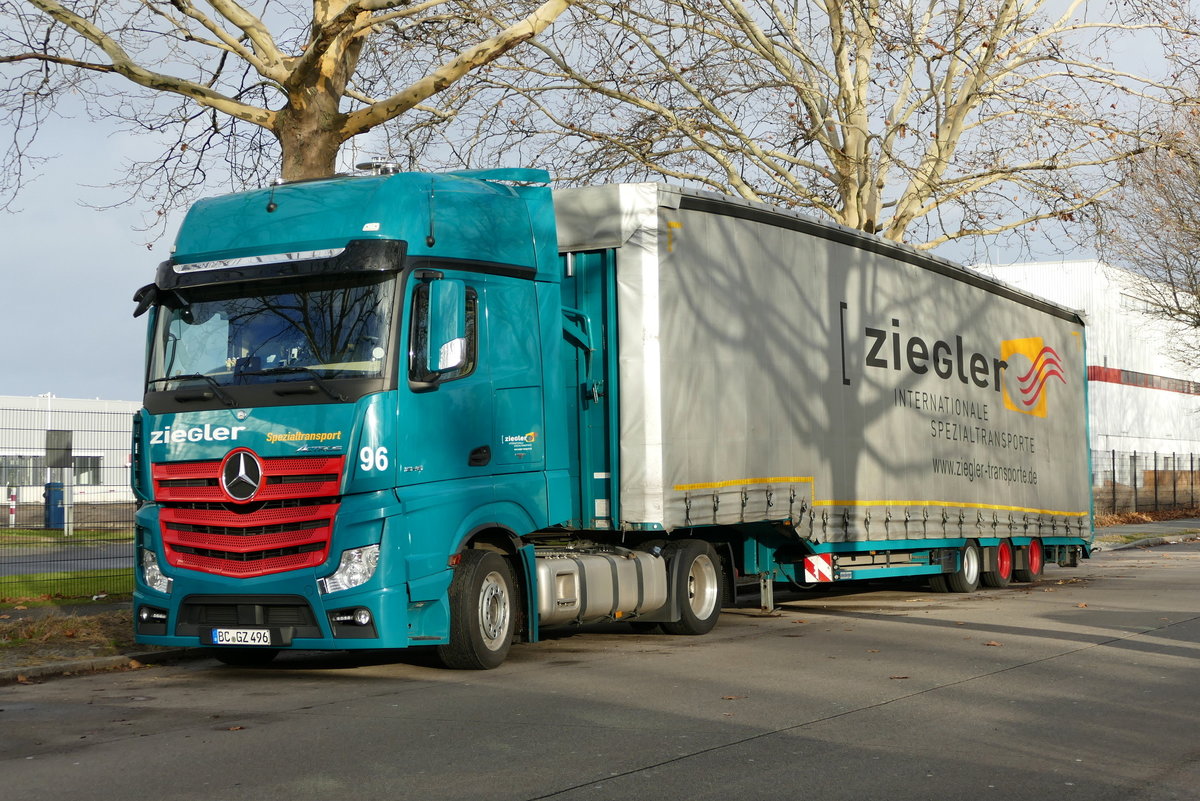 Mercedes-Benz MB 1848 Actros- Jumbo-Sz. von 'Ziegler Internationale Spezialtransporte' GmbH. Berlin im Januar 2019.