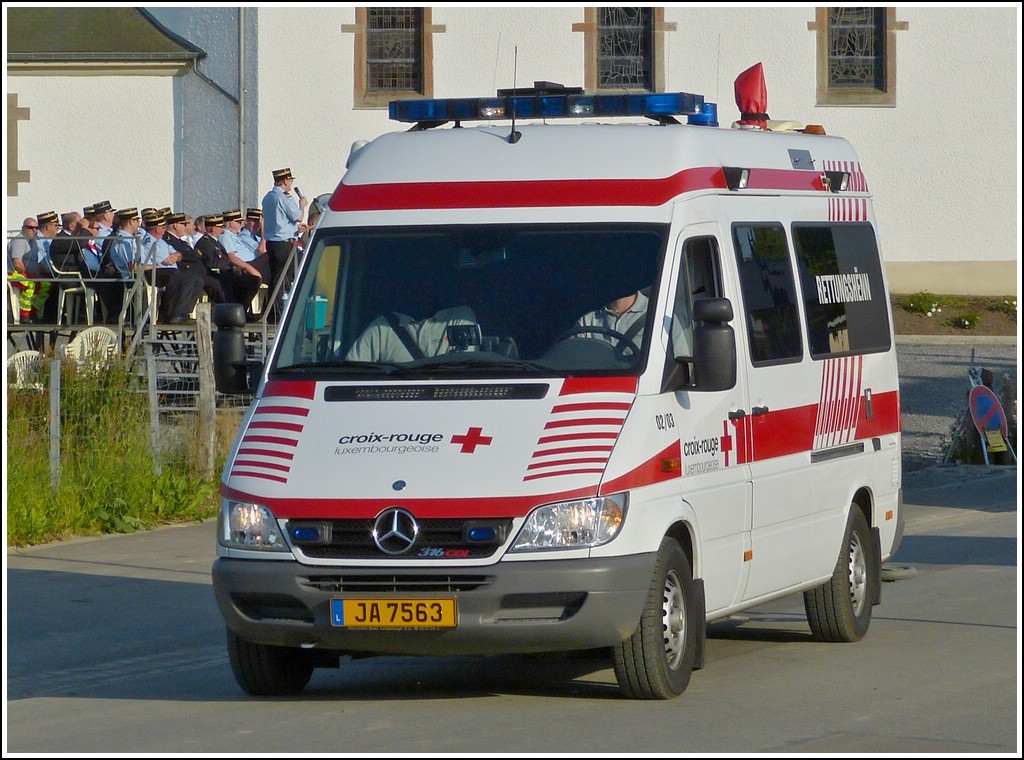 Mercedes Benz der Rettungshundestaffel vom Roten Kreuz, fotografiert am 06.07.2013. 