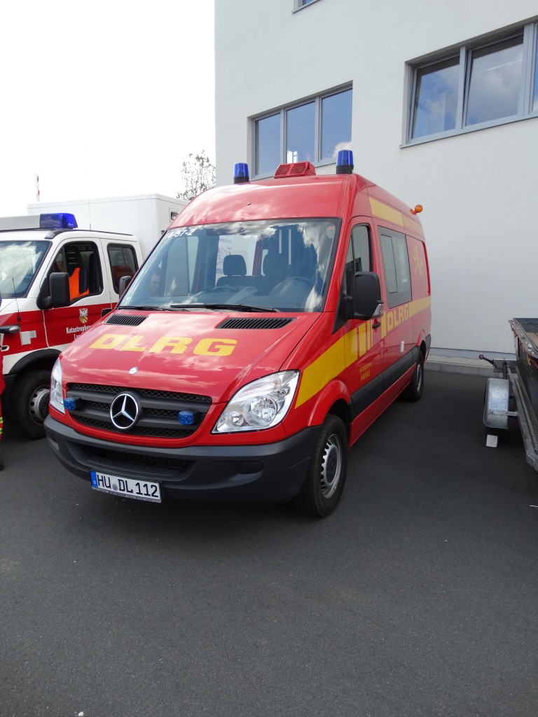 Mercedes Benz Sprinter der DLRG  am 01.06.14 beim Tag der Offenen Tür der Feuerwehr Hanau Mitte
