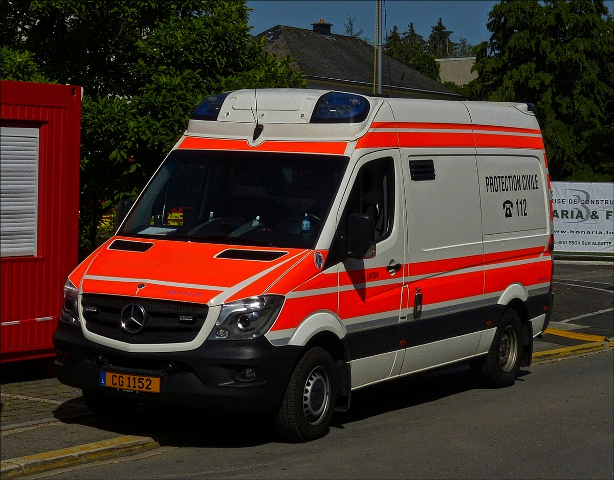 Mercedes Benz Sprinter Krankentransportwagen aufgenommen am 30.06.2019 in Mersch.