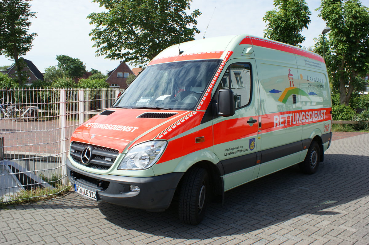 Mercedes-Benz Sprinter Rettungswagen auf der Insel Langeoog. Aufgenommen im Juni 2017.