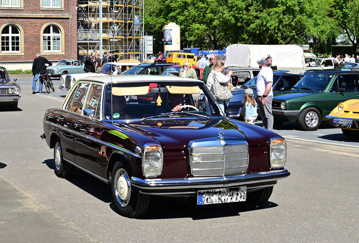 Mercedes-Benz  Strich Acht  am 1.5.2026 auf dem Show / Ausstellungsgel�nde des Fr�hlingserwachen der Oldtimerfreunde Grenzland, Loherhof Geilenkirchen