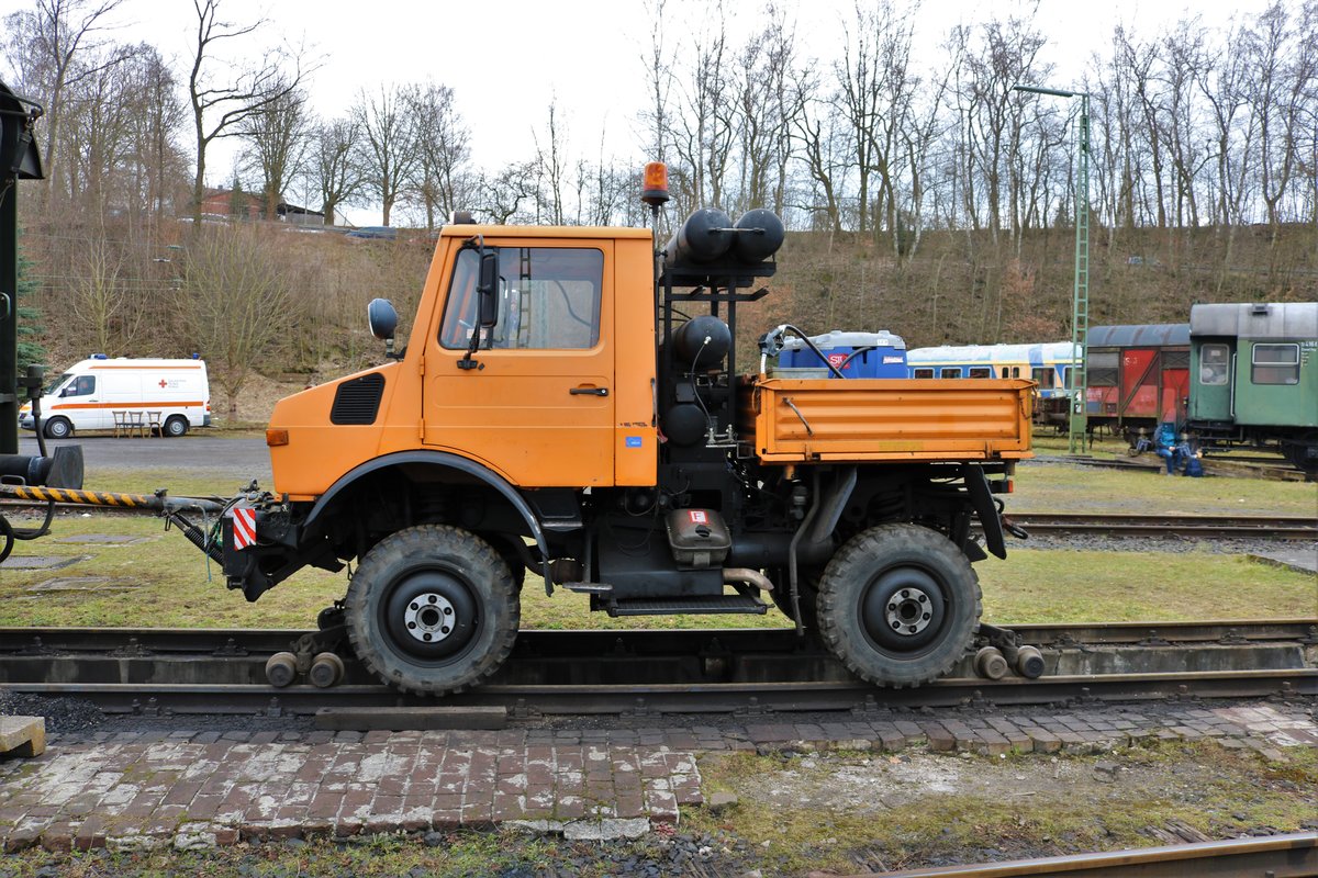 Mercedes Benz Unimog U1200 Zweiwegrangierfahrzeug am 24.03.18 beim Lokschuppenfest in Treysa 