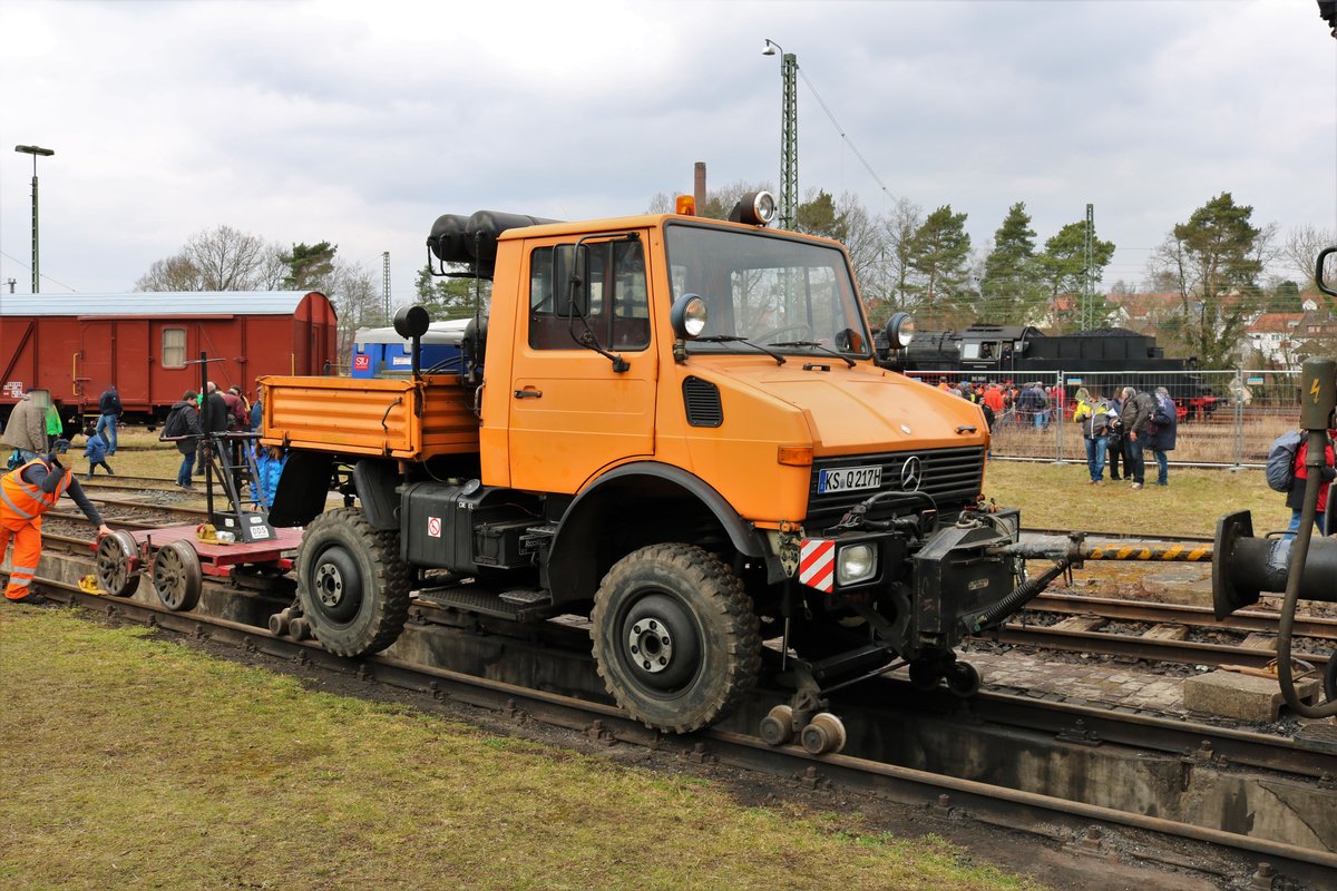 Mercedes Benz Unimog U1200 Zweiwegrangierfahrzeug am 24.03.18 beim Lokschuppenfest in Treysa 