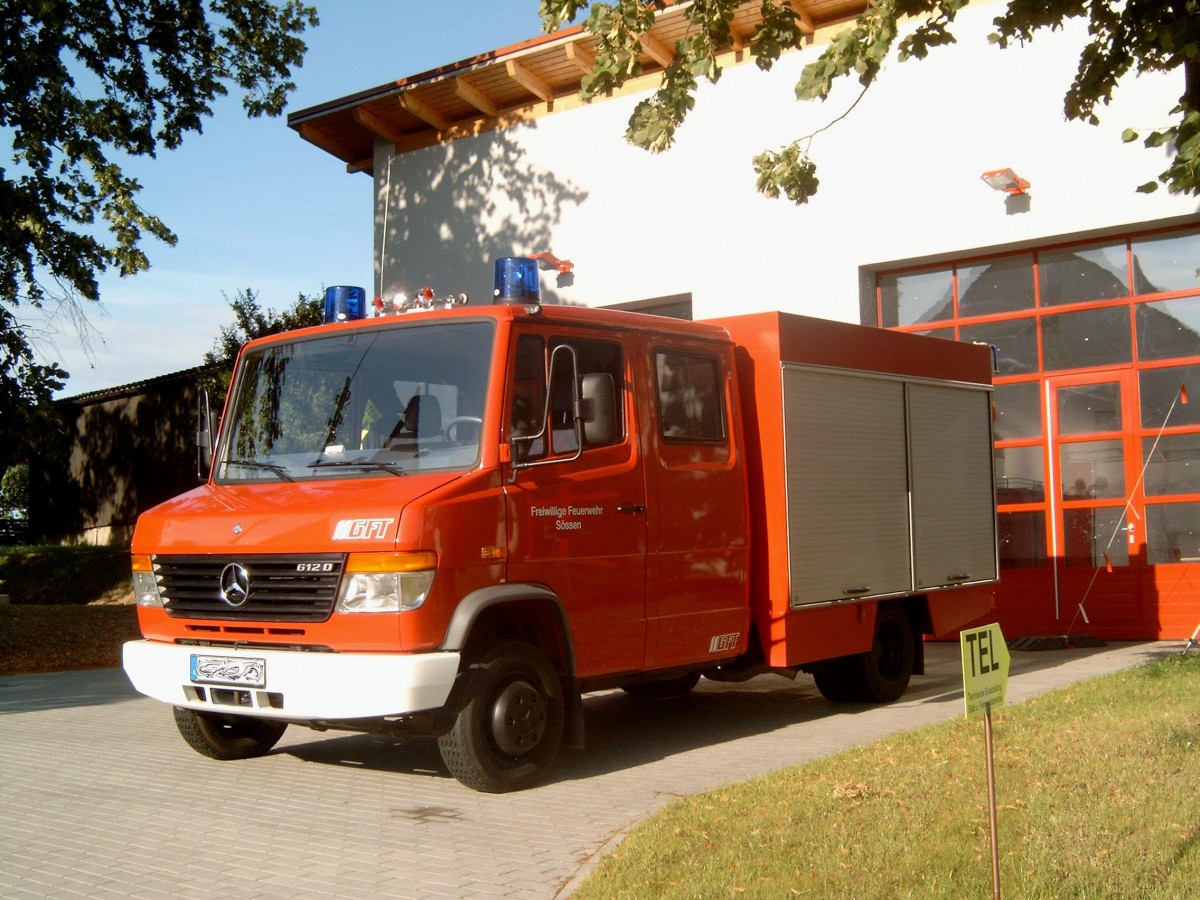 Mercedes-Benz Vario 612D, Baureihe V668 mit Doppelkabine als Gerätewagen der FFw Sössen am 09.07.2004 in Gostau (Lützen).