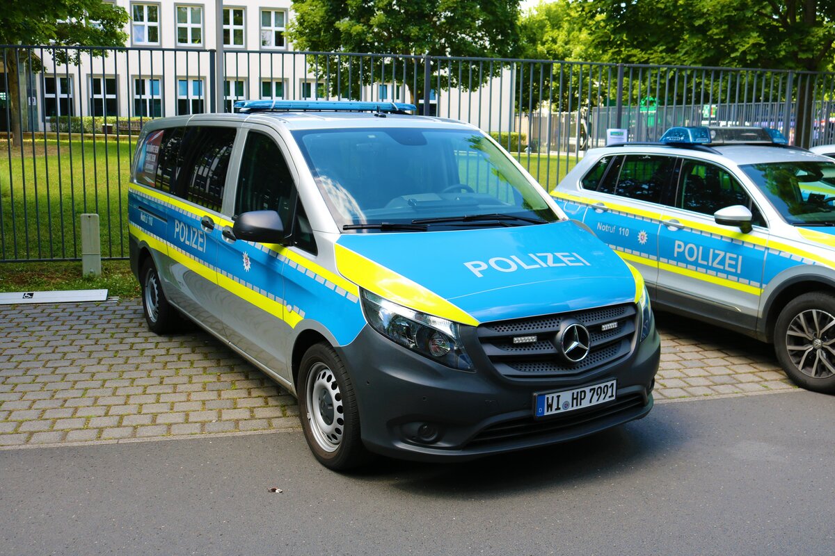 Mercedes Benz Vito FsutW am 11.06.22 in Wiesbaden beim der offenen Tür der Polizei