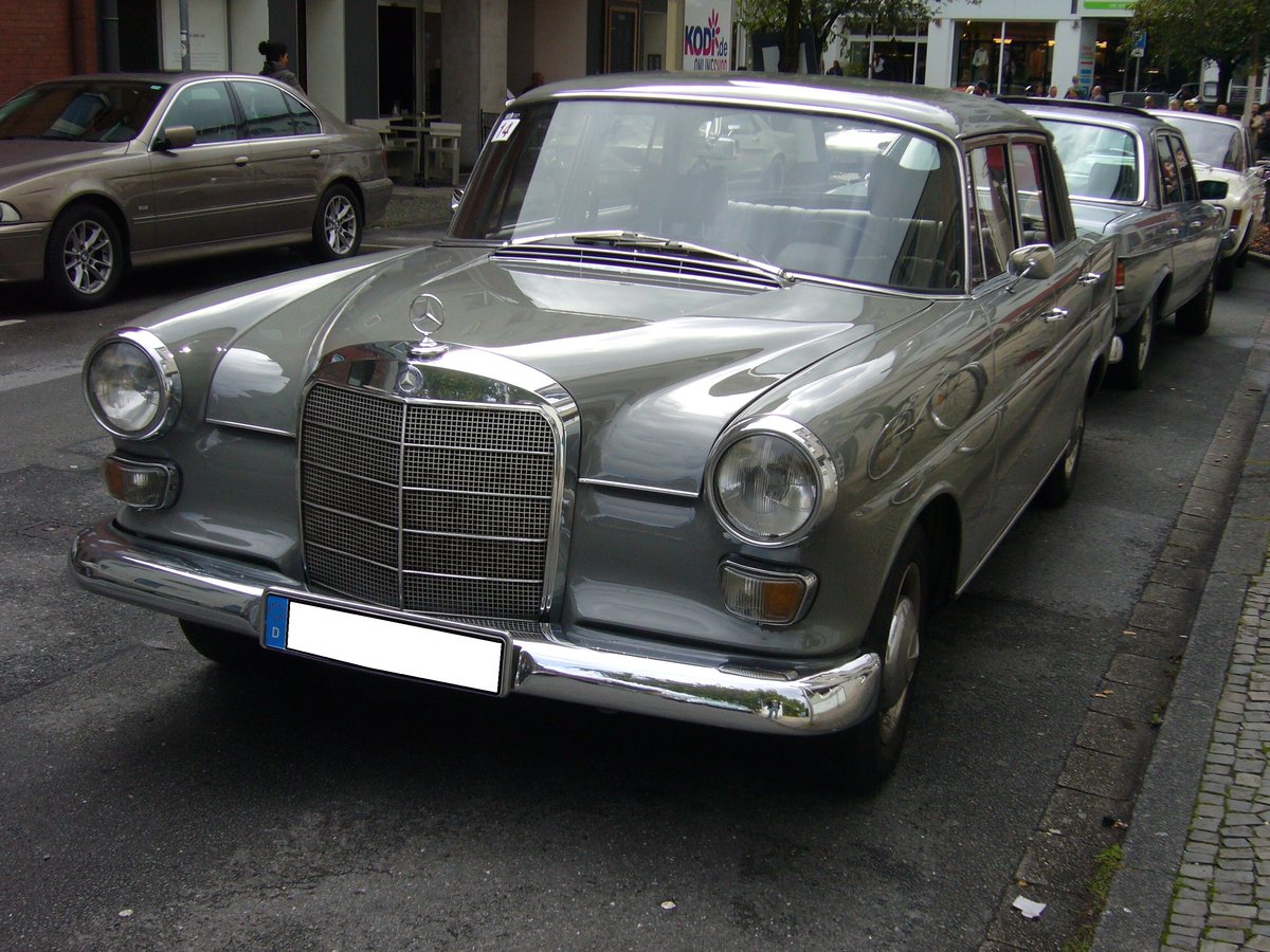 Mercedes Benz W110 200D. 1965 - 1968. Dukes of Downtown am 09.09.2017 in Essen Rüttenscheid.