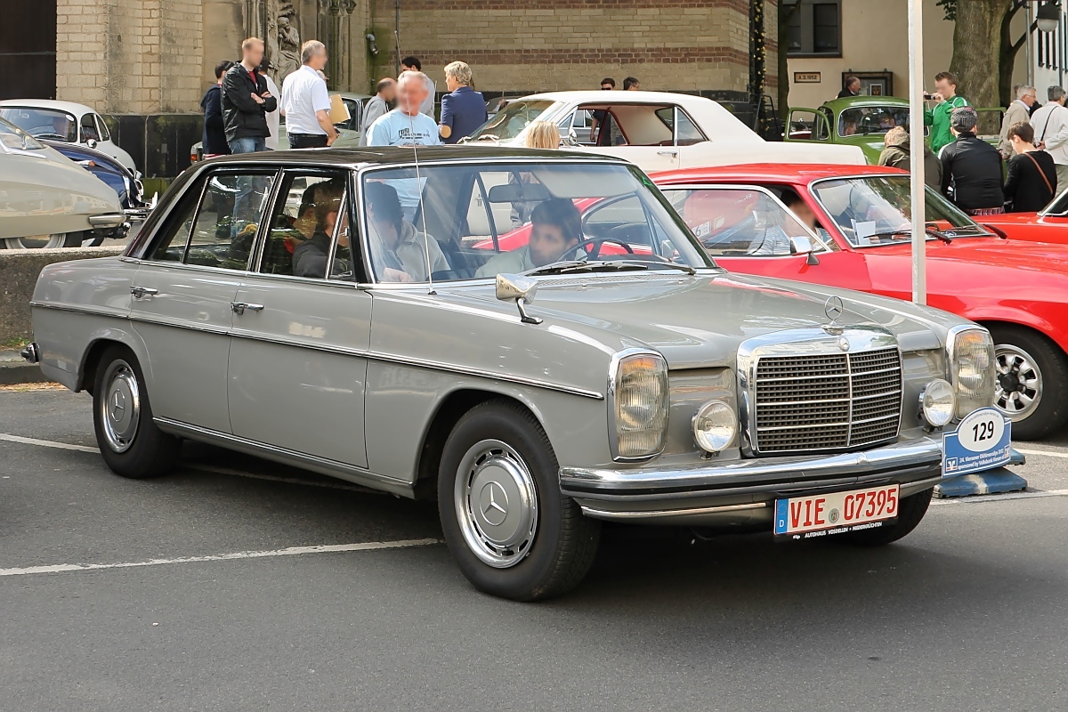 Mercedes-Benz W114 bei der 24. Viersener Oldtimerrallye 2.6.2012