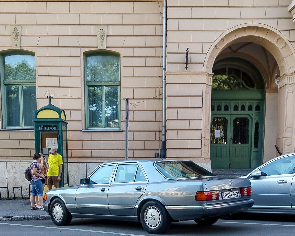 Mercedes-Benz W126 S-Klasse in Pécs (HU), Sommer, 2019.