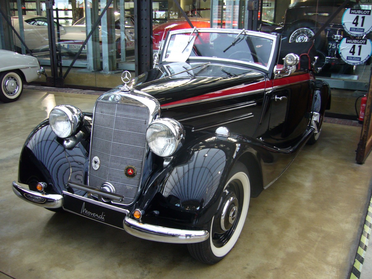 Mercedes Benz W136 170V Cabriolet A. 1937 - 1940. Der 170´er wurde auf der Berliner Automobilausstellung im Februar 1936 vorgestellt. Das abgelichtete, zweisitzige Cabriolet A folgte ein Jahr später. Der 4-Zylinderreihenmotor leistet 38 PS aus 1697 cm³ Hubraum. Classic Remise Düsseldorf am 07.12.2014.