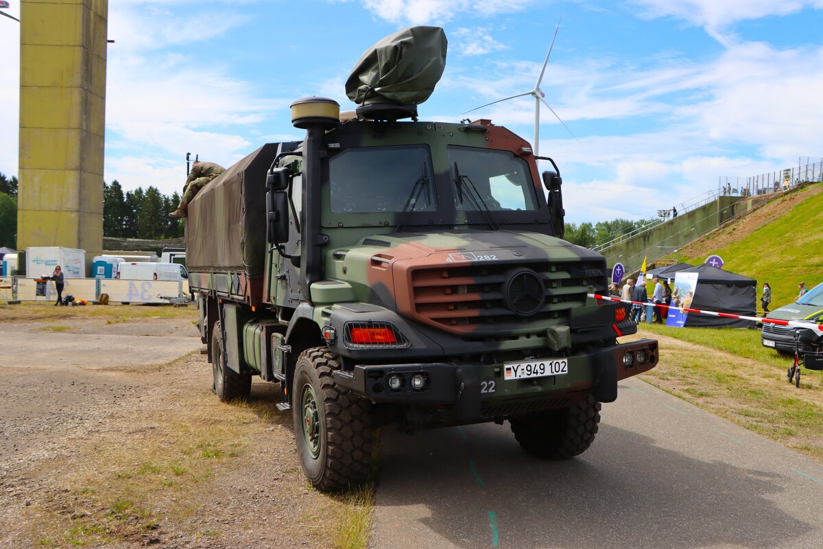 Mercedes Benz Zetros LKW der Bundeswehr am 06.06.26 beim Tag der Bundeswehr in Kastellaun 