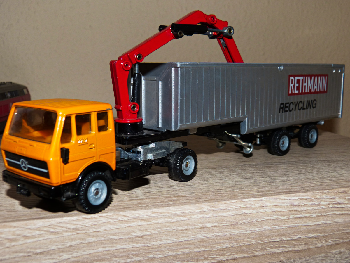 Mercedes NG 2232 Sattelzug. SIKU aus den 80er Jahren. Eigene Sammlung 18.04.2015