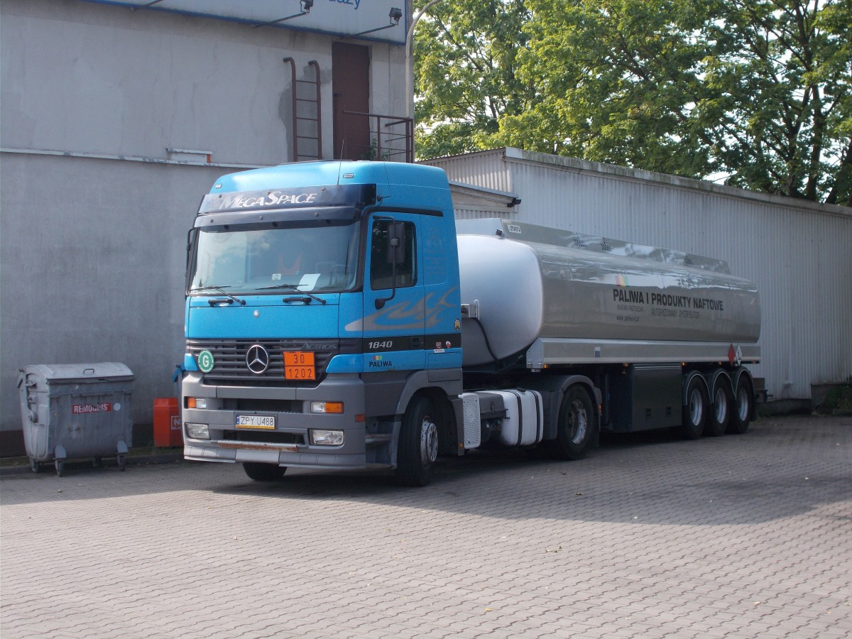 Mercedes Tanklaster,am 16.August 2015,in Szczecin.