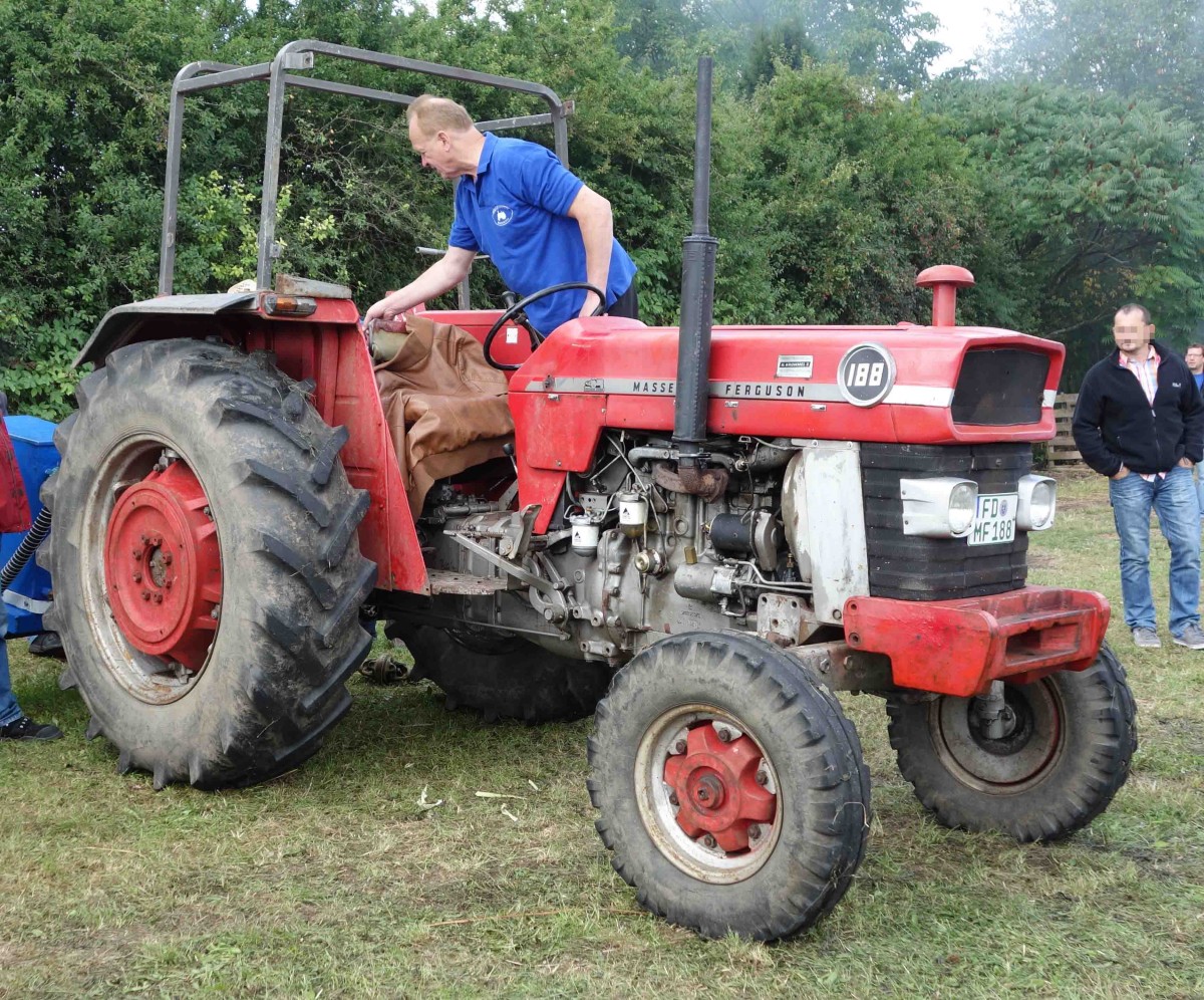 MF 188, gesehen bei der Oldtimerausstellung der Traktorenfreunde Mackenzell im September 2013