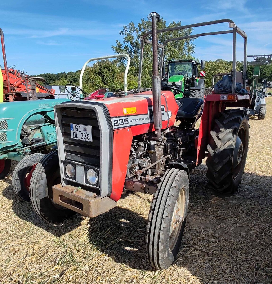 =MF 235, präsentiert bei der Oldtimerausstellung der OLDTIMERFREUNDE OHMTAL in Dannenrod, 09-2025