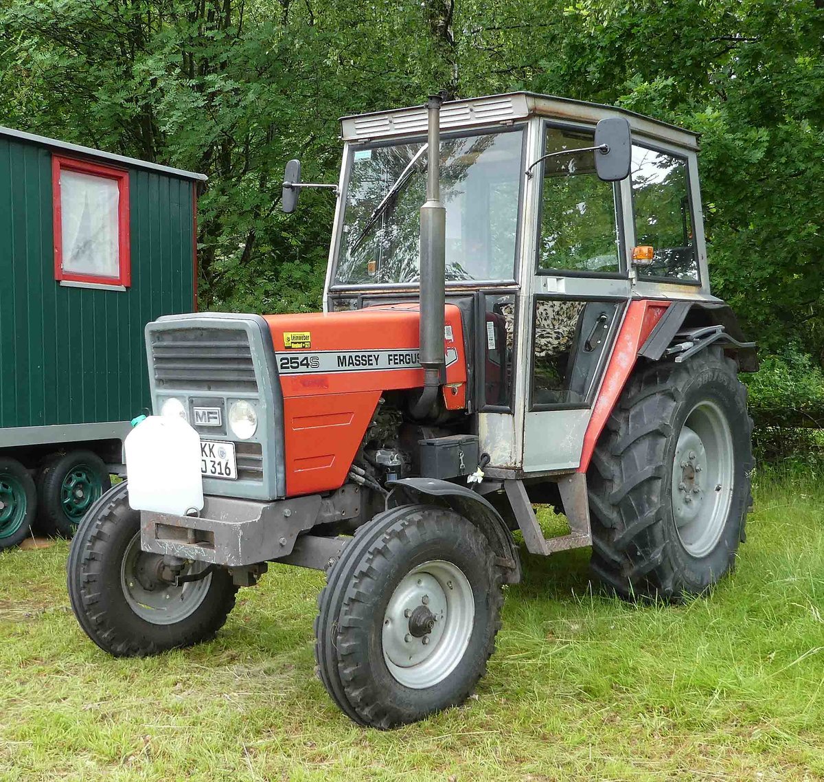 =MF 254 S, ausgestellt beim Köhlerfest in Bad Orb im Juni 2019