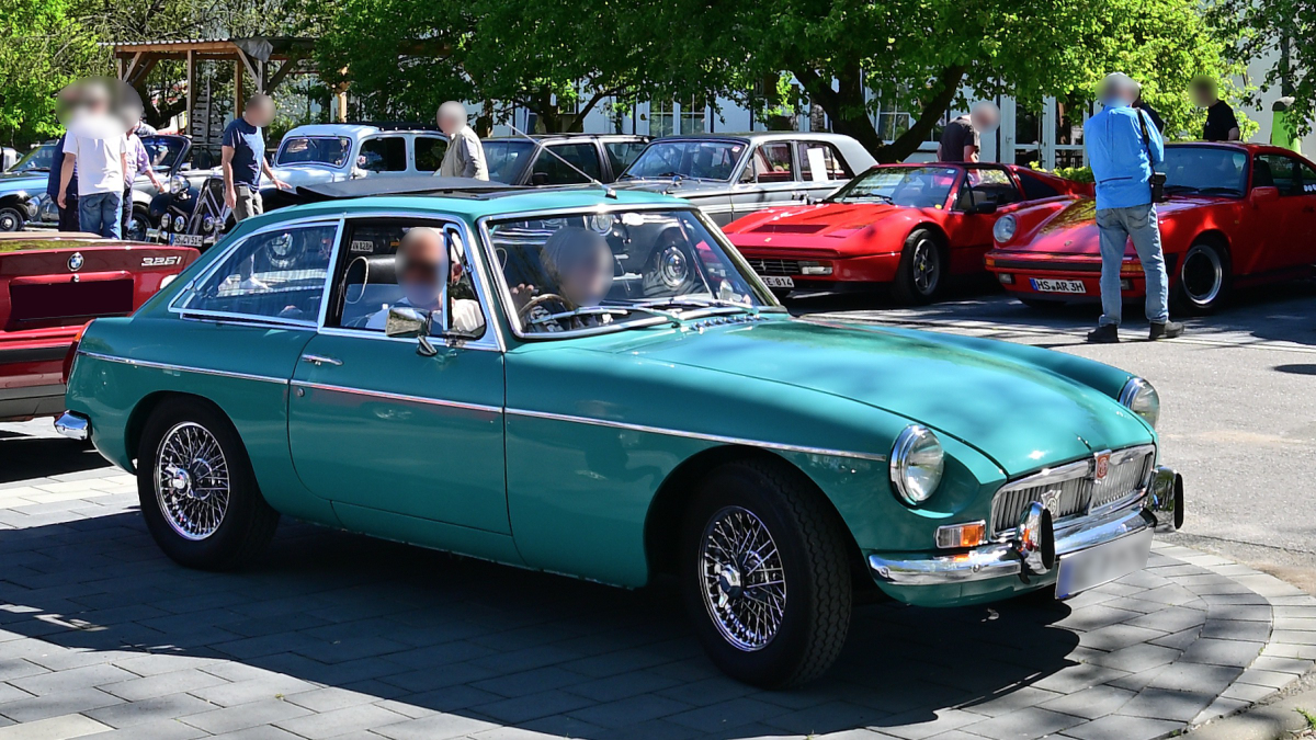 MG B GT , am 1.5.2026 auf dem Show / Ausstellungsgel�nde des Fr�hlingserwachen der Oldtimerfreunde Grenzland, Loherhof Geilenkirchen