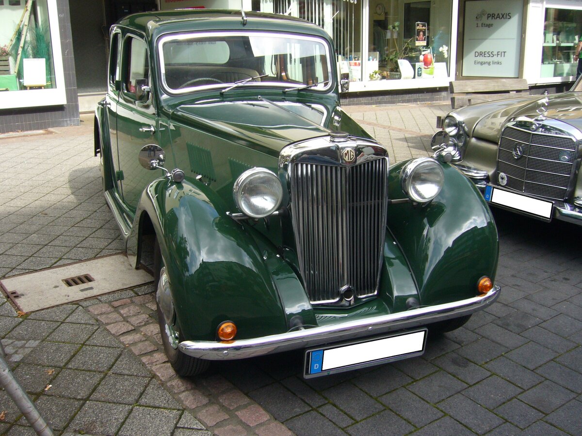MG YA Saloon, produziert von 1947 bis 1953. Es handelt sich um eine viertürige und viersitzige Limousine im klassischen englischen Vorkriegsstil. Der Vierzylinderreihenmotor hat einen Hubraum von 1250 cm³ und leistet ca. 48 PS. Oldtimertreffen in Heiligenhaus am 12.09.2021.