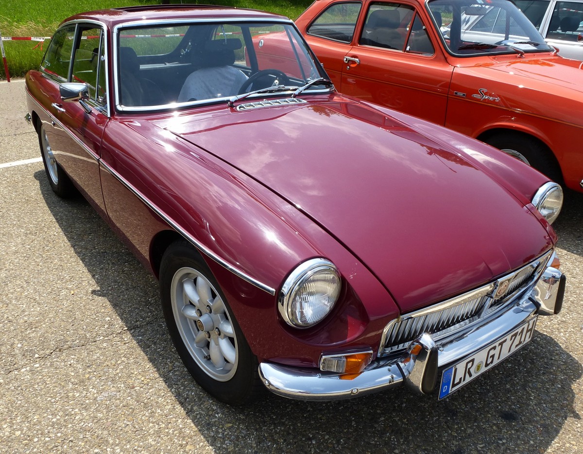 MGB GT, das britische Combi-Coupe wurde von 1965-80 gebaut, Oldtimertreff Oberwinden, Juni 2015