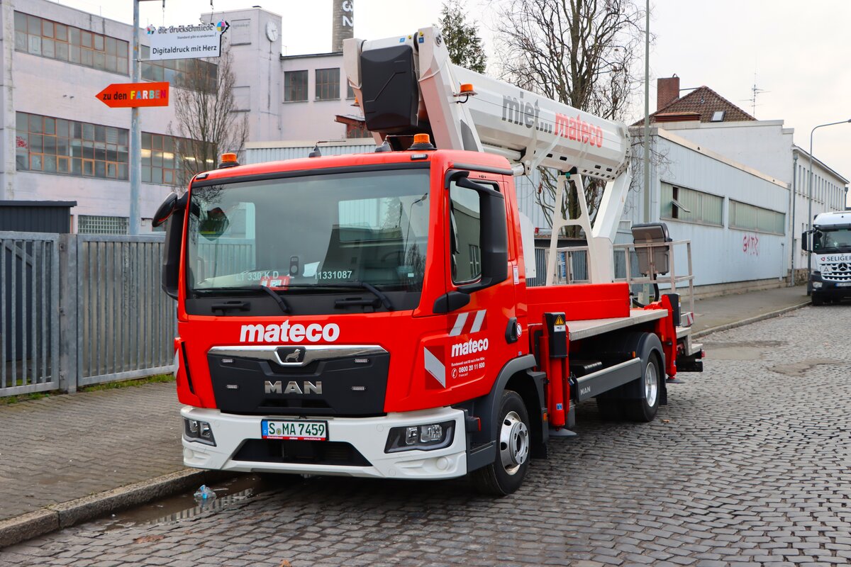 miet Mateco MAN TGL Arbeitsbühne am 17.01.26 in Frankfurt am Main Osthafen