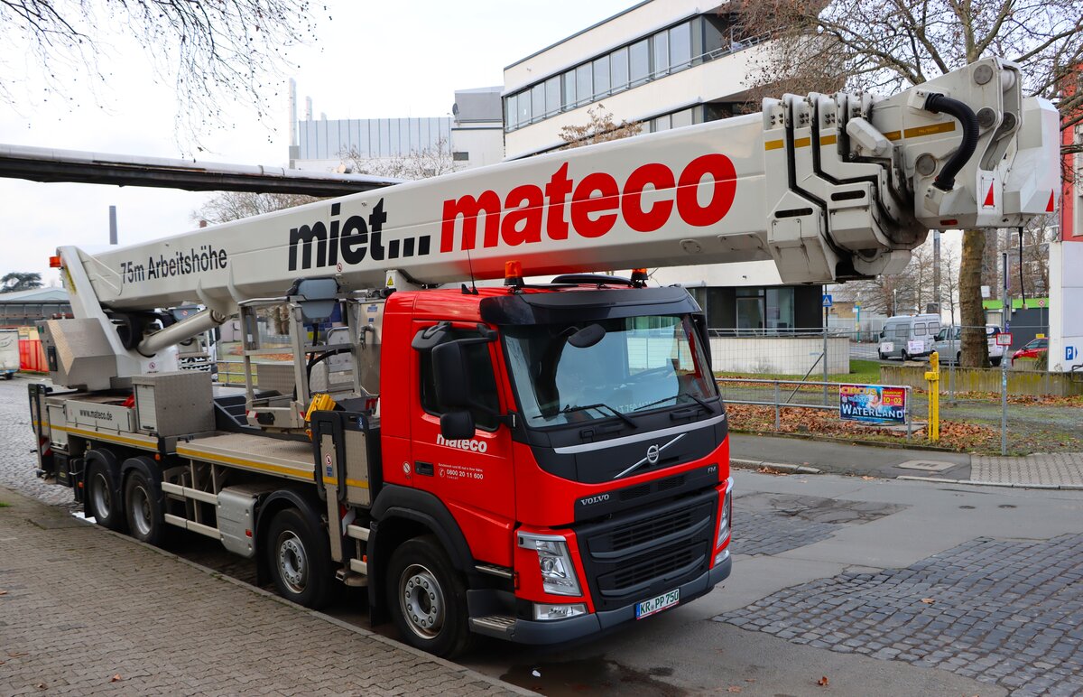 miet Mateco Volvo FM mit Palfinger P750 75 Meter Arbeitsbühne am 17.01.26 in Frankfurt am Main Osthafen
