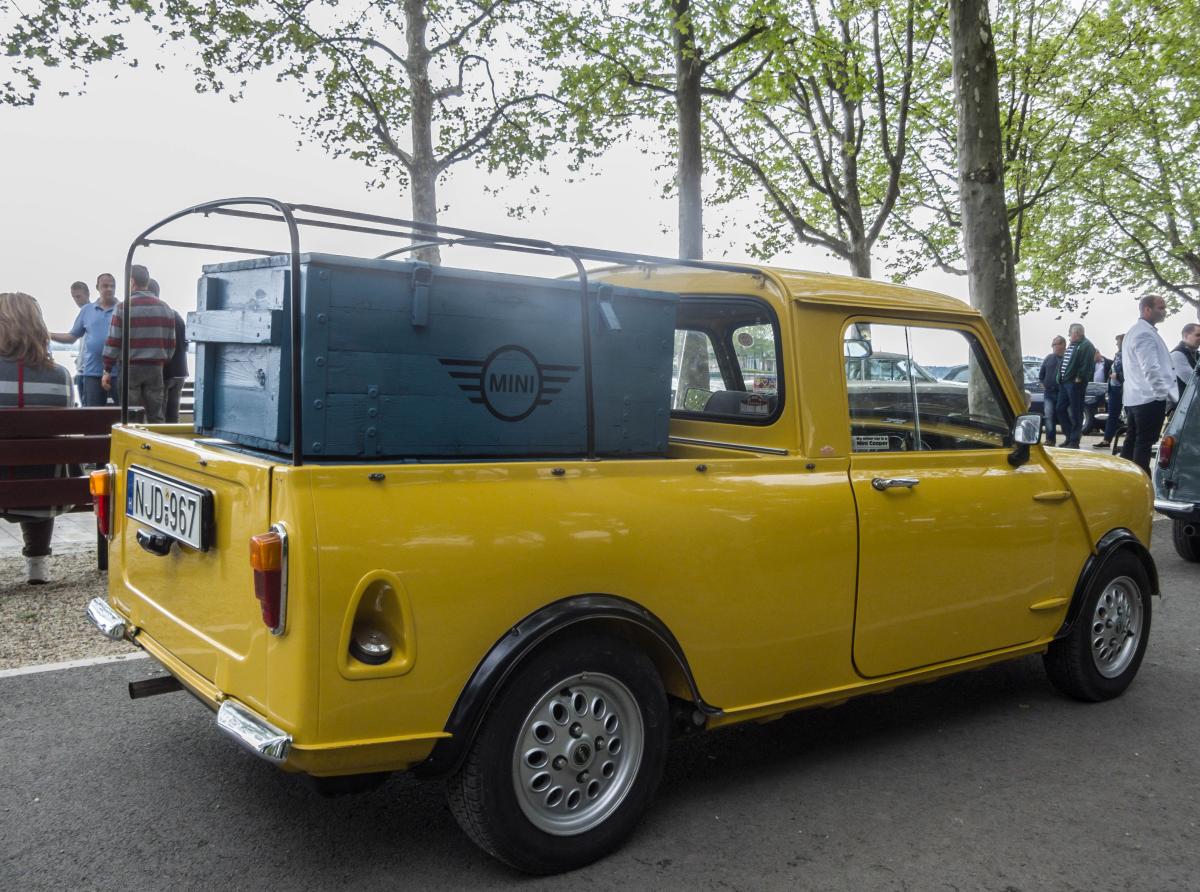 Mini Pick-Up (Baujahr: 1974, 1000ccm, 38.5 Ps). Die Aufnahme stammt vom IV. Balatonfüred Concours d'Elegance, Mai 2017.