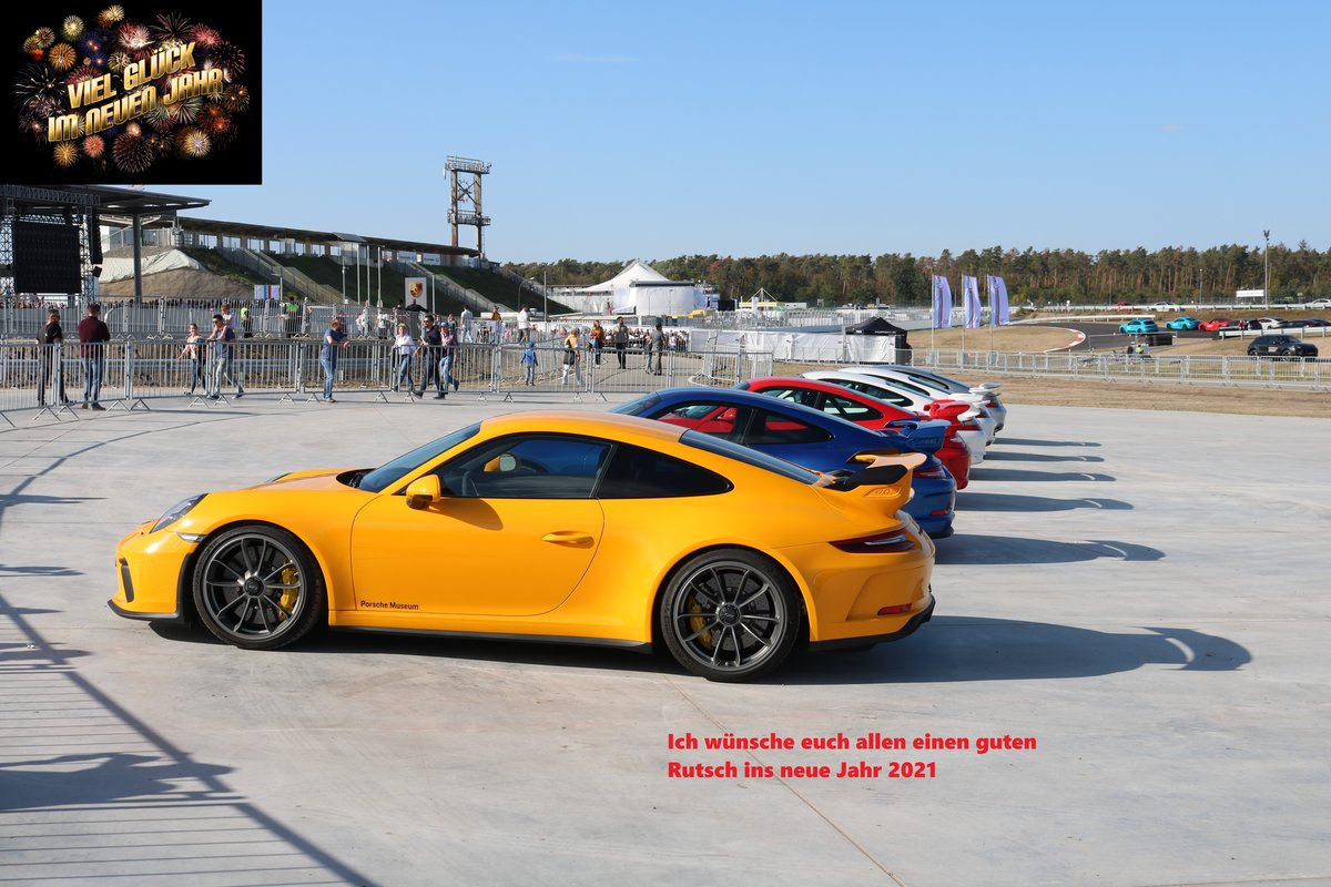 Mit diesem Bild wünsche ich euch allen einen guten Rutsch ins neue Jahr 2021. Hier zu sehen Porsche 911 GT3 Parade am 13.10.19 in Hockenheim 