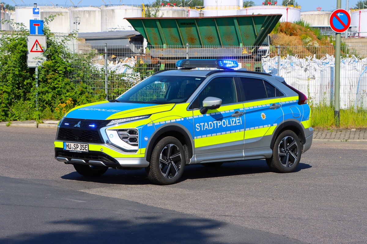 Mitsubishi Eclipse Cross FustW der Stadtpolizei Hanau am 20.06.26 in Hanau Hafen bei einer Gro��bung
