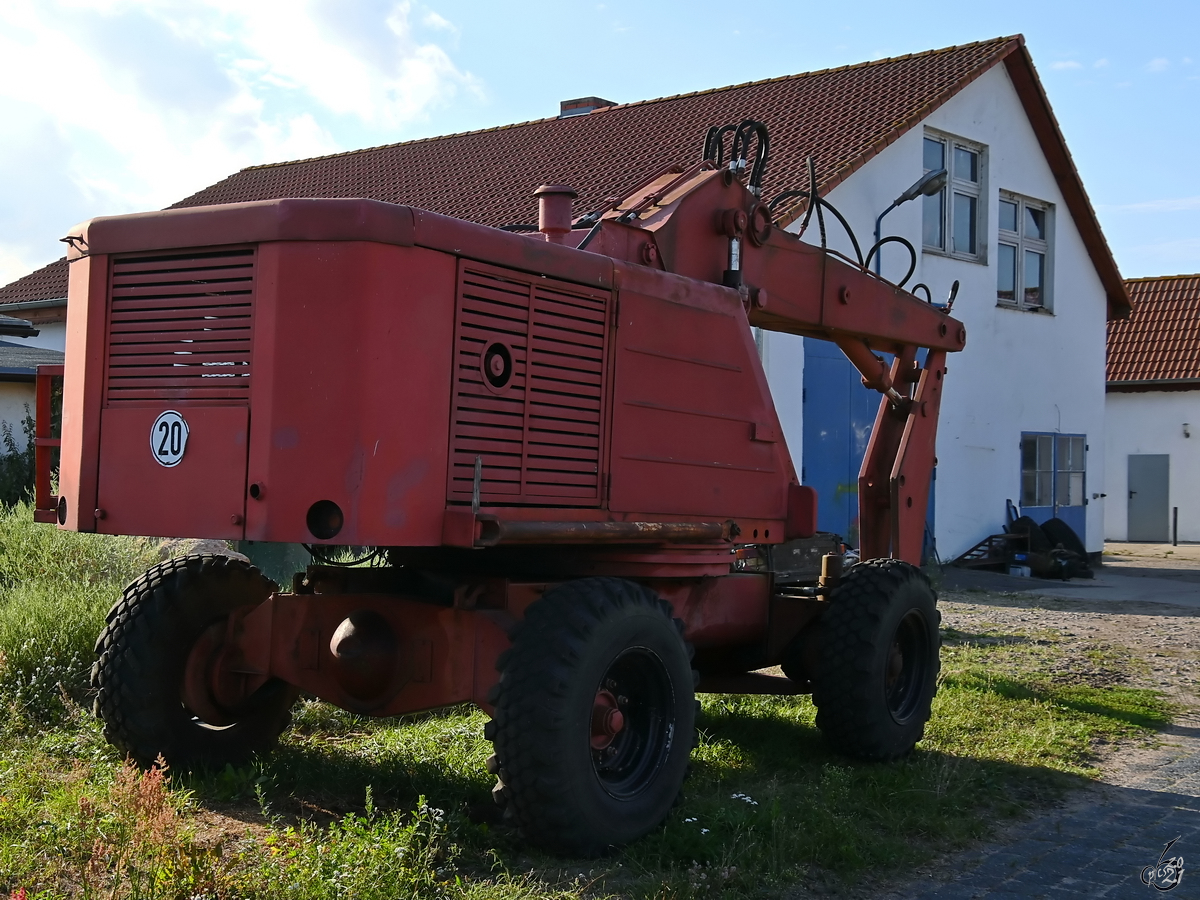 Mitte August 2021 war im DDR-Museum Dargen ein hydraulischer Mobilbagger Weimar T 174 zu sehen.