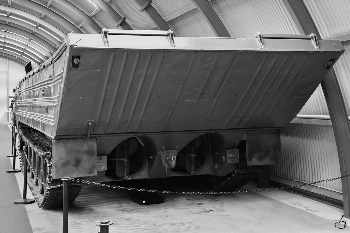 Mitte November 2022 war der amphibische Schwimmwagen PTS-M im NVA Museum Prora zu sehen.