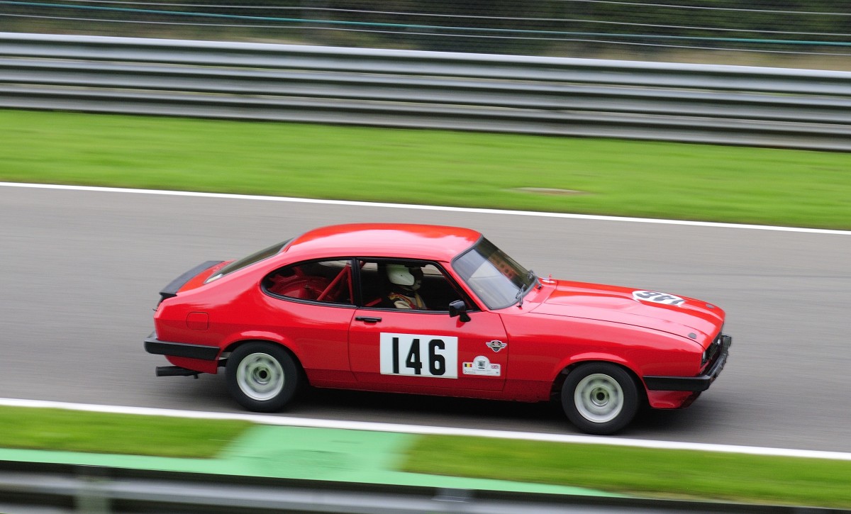 Mitzieher FORD Capri II Bj. 1979, beim Historic Sports Car Club Rennen 1, am 20.Sep.2014 in Spa Francorchamps. 