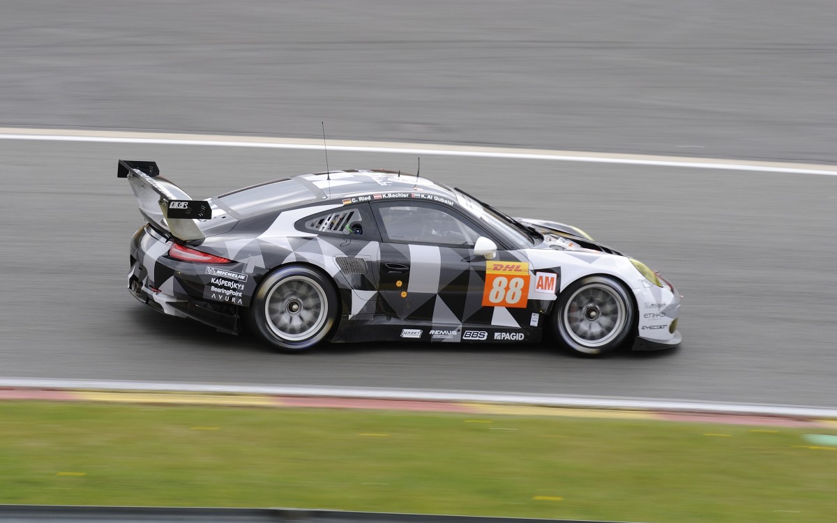 Mitzieher der Nr: 88 von Proton Racing, Porsche 911 RSR (Christian Ried, Klaus Bachler, Khaled al-Qubaisi) . Am 2.Mai 2015 in Spa Francorchamp beim WEC Langstrecken Rennen