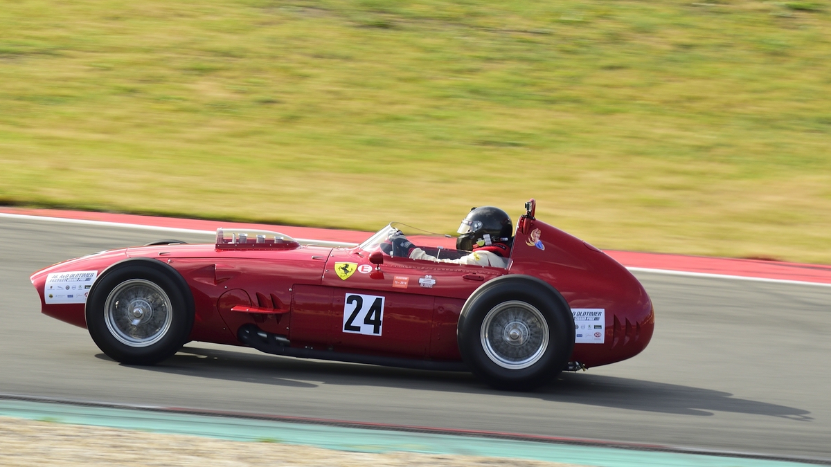 Mitzieher NR.24 Ferrari Dino, Bj.1960 Fahrer: Birkenstock, Alex. 46. AvD-Oldtimer-Grand-Prix 2018, Rennen 6 Historic Grand Prix Cars bis 1965 am 11.Aug.2018