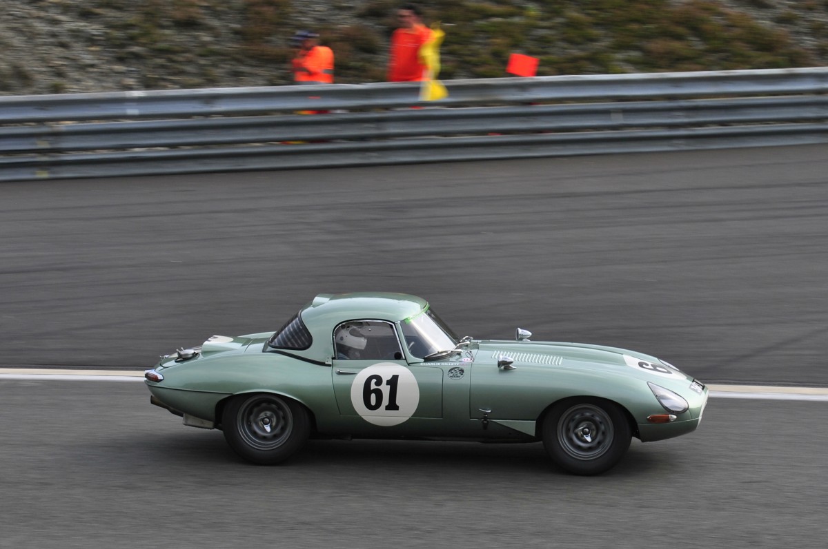 Mitzieher von Nr.:61 JAGUAR E Type 
beim 6h Classic in Spa Francorchamps am 21.9.2013