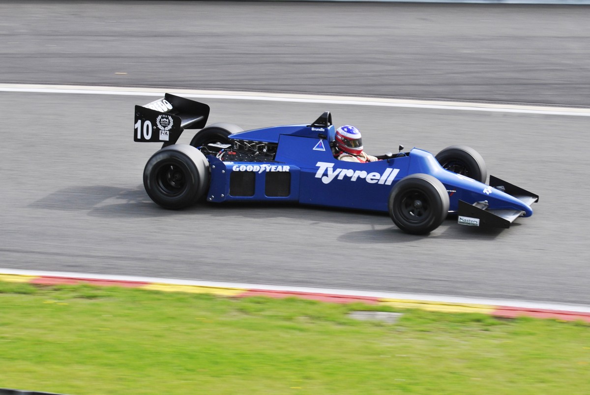 Mitzieher vom Tyrrell 012Bj.:1983. Beim FIA Masters Historic Formula One Championship, am 21.9.13 in Spa Francorchamps