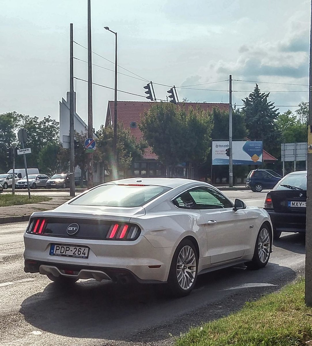 Moderner Ford Mustang, gesehen in Pécs (HU), August 2019.