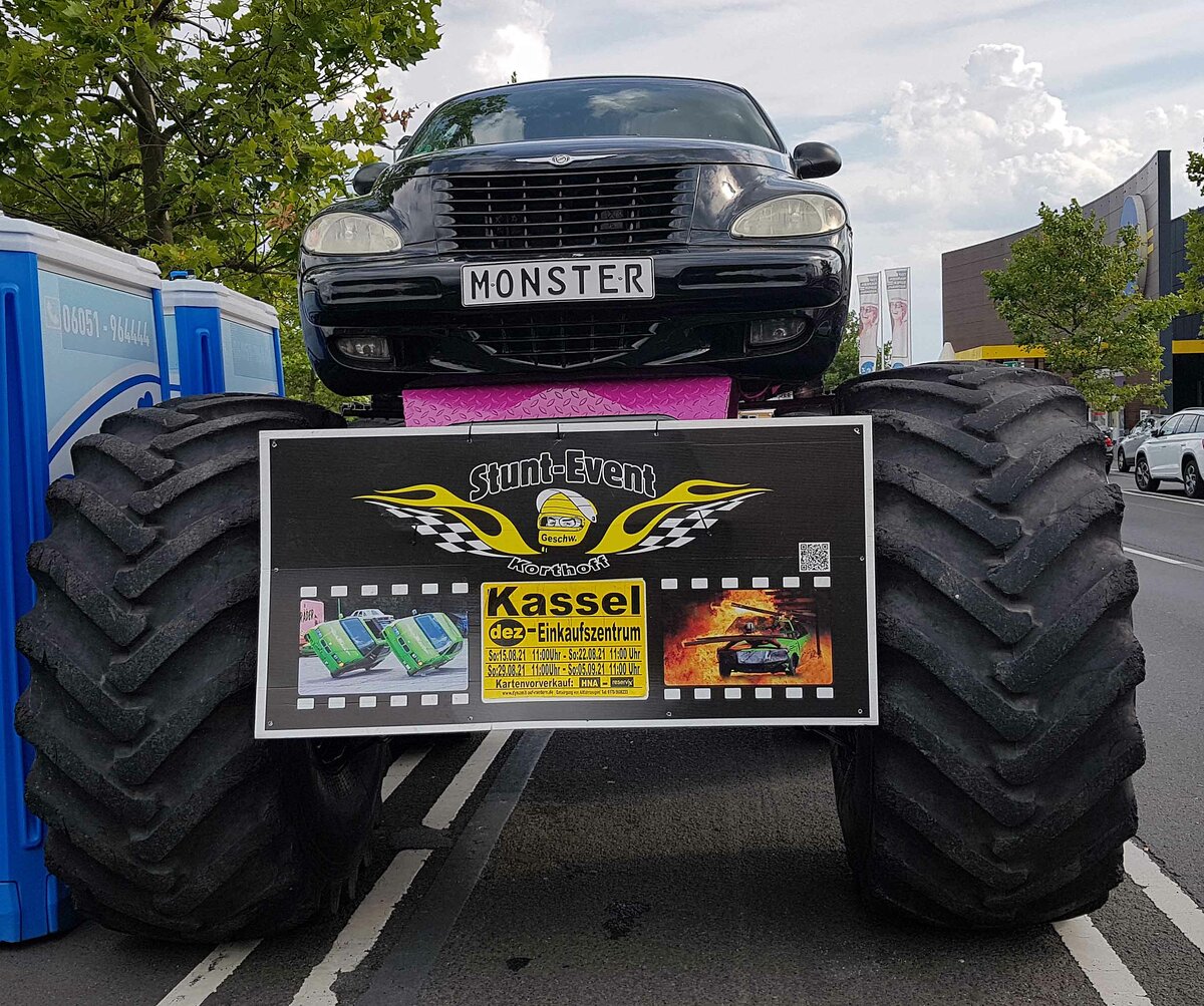 =Monstertruck Chrysler PT Cruiser von Stunt-Event KORTHOFF steht im August 2021 in Kassel