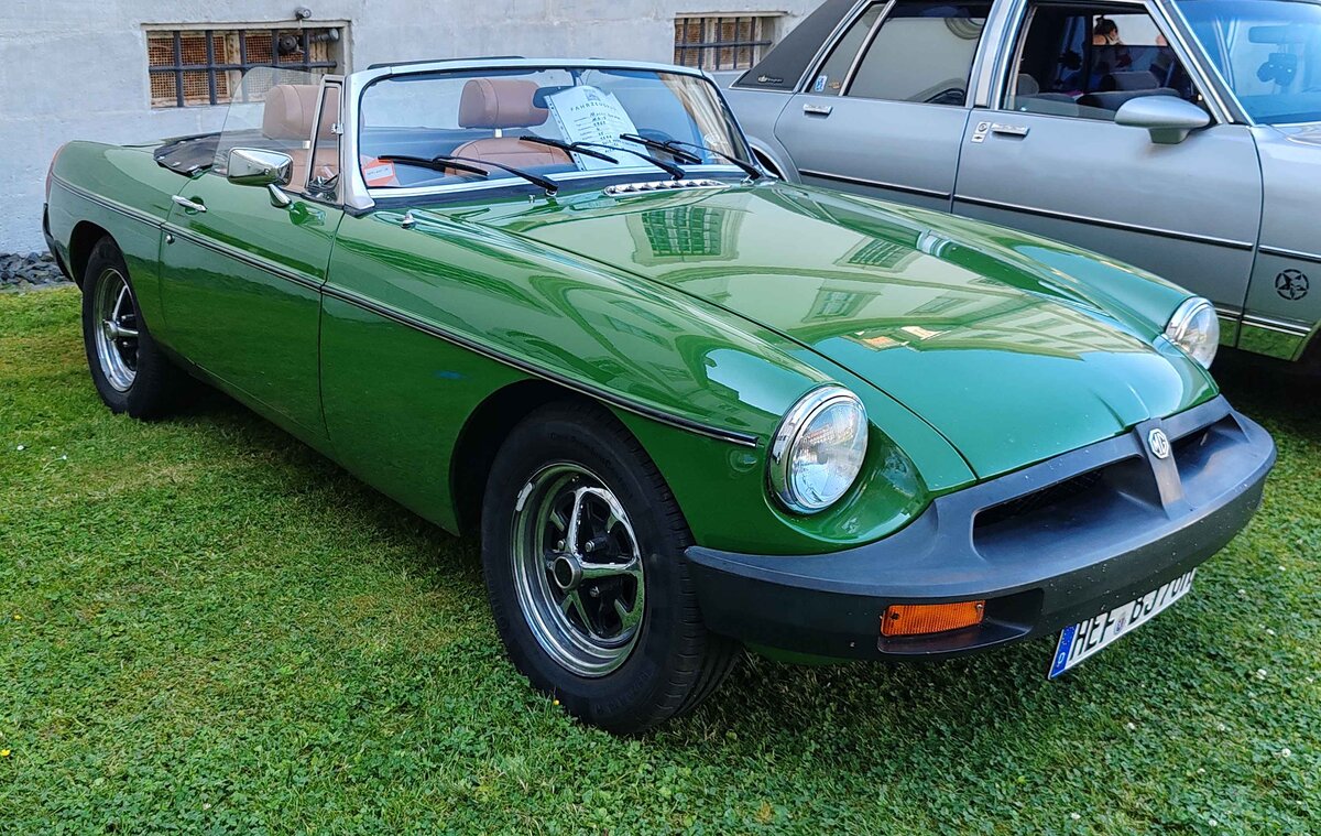 =Morris MG-B, Bj. 1976, 1767 ccm, 95 PS, ausgestellt bei der Oldtimerausstellung bei Schloss Fasanerie, 06-2025