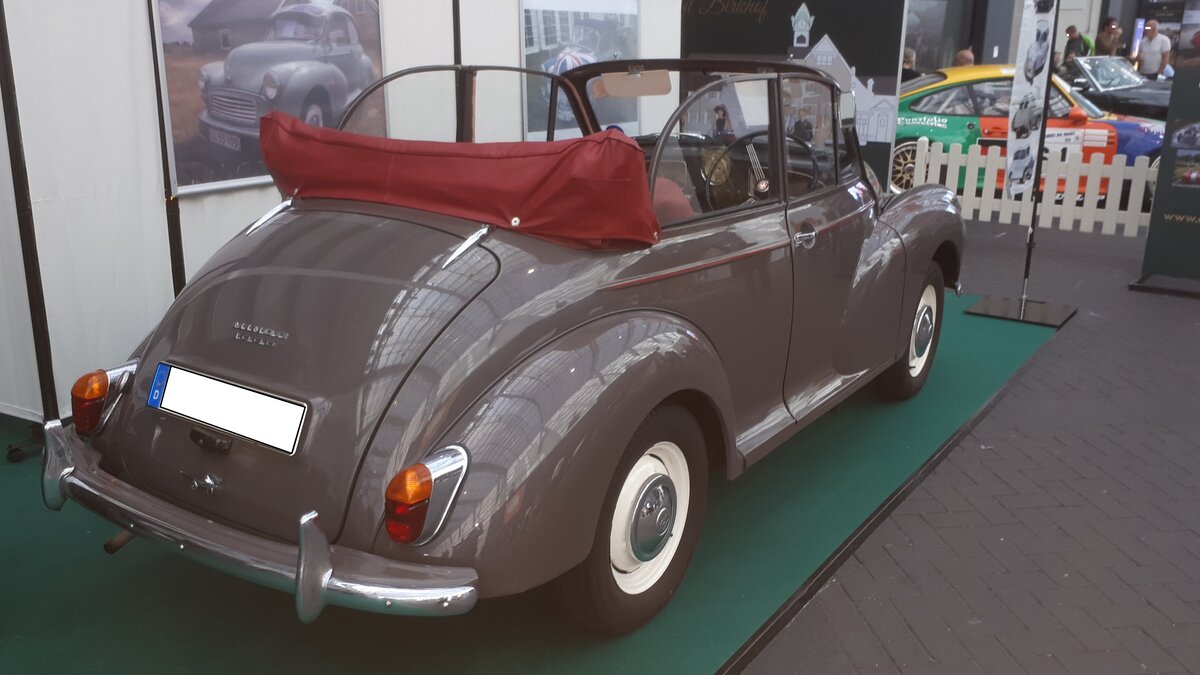 Morris Minor Cabriolimousine aus dem Jahr 1964. Retro Classics in Essen am 09.04.2026.
