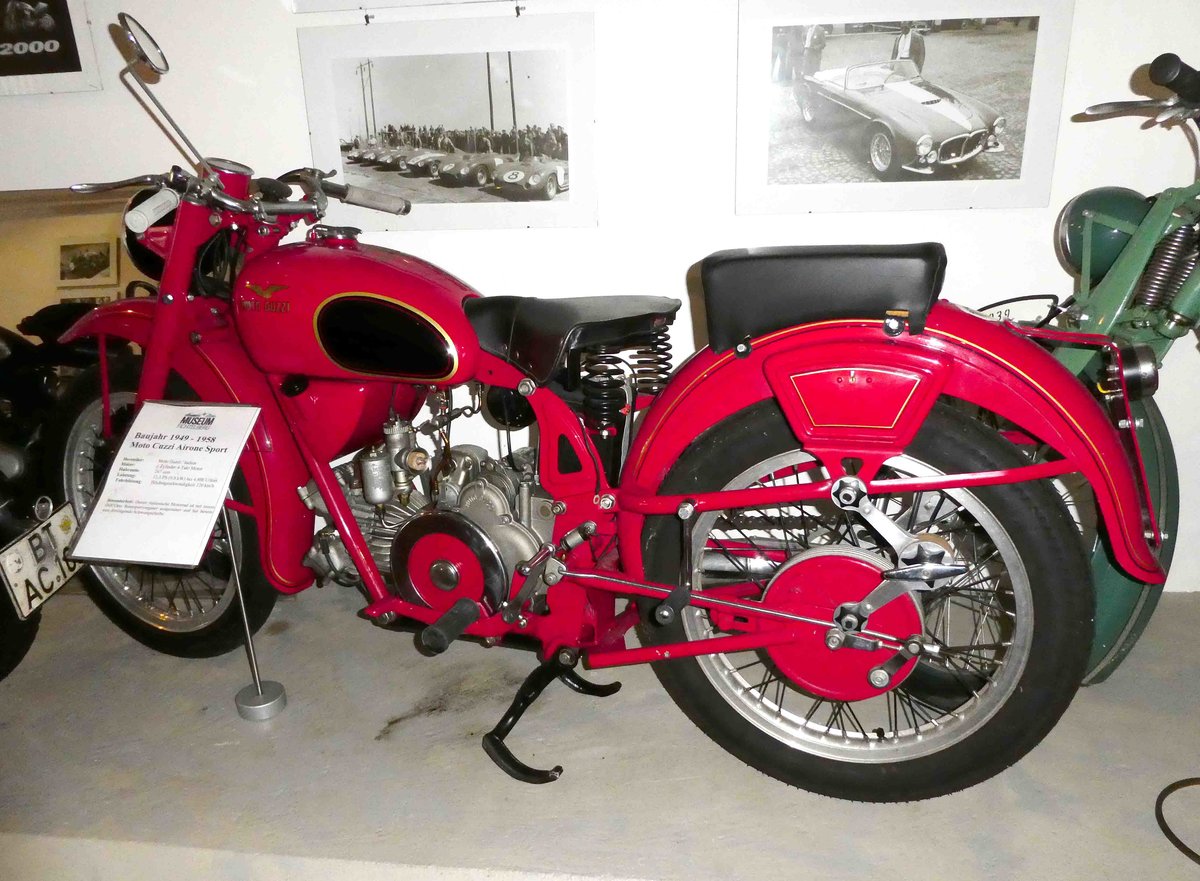 =Moto Guzzi Airone Sport, 247 ccm, 13,5 PS, Bauzeit 1949 - 1958, präsentiert im Deutschen Automobilmuseum Fichtelberg im Juli 2018
